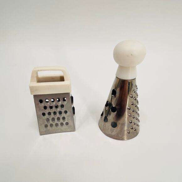 Mini cheese graters set of 2 - Picture 1 of 7